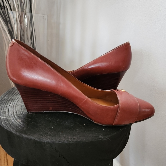 Shoes - Picture 3 of 4